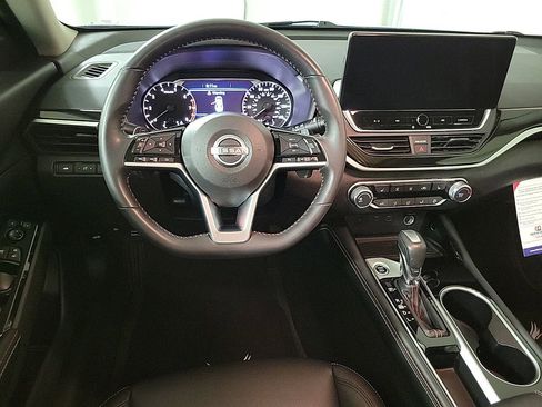 Used 2023 Nissan Altima 2.5 SR w/ SR Premium Package image 16