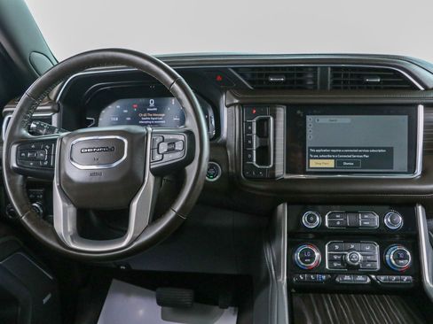 Used 2023 GMC Yukon Denali AWD/4WD image 18