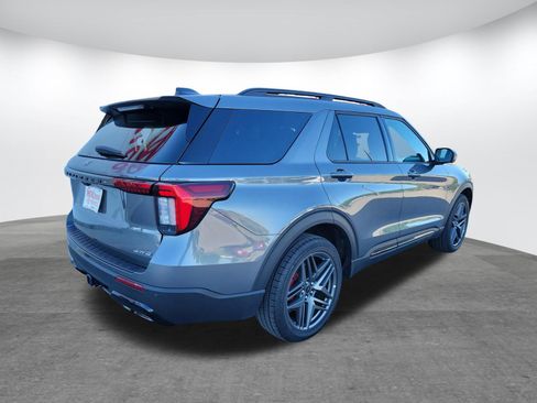 Used 2025 Ford Explorer ST-Line w/ ST-Line Street Pack AWD/4WD image 5