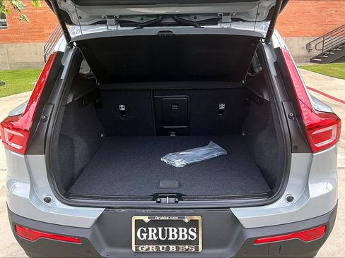 New 2026 Volvo XC40 B5 Core AWD/4WD image 33