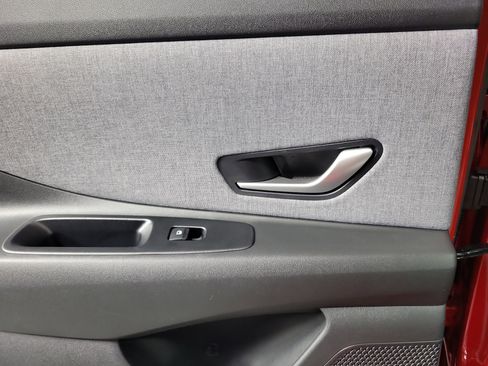 New 2025 Hyundai Elantra Limited image 30