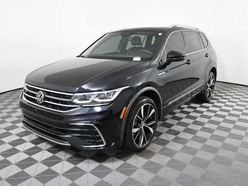 Used 2024 Volkswagen Tiguan SEL R-Line image 2