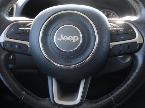 Used 2017 Jeep Renegade Latitude image 18