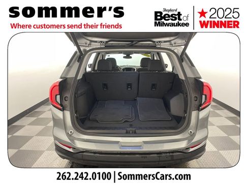 Used 2024 GMC Terrain SLE w/ Driver Convenience Package image 19