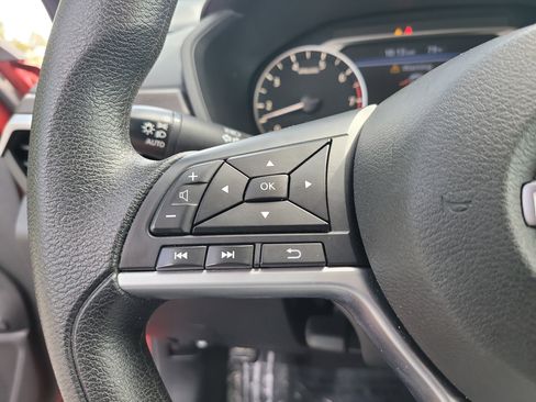 Used 2025 Nissan Altima 2.5 SV FWD image 27