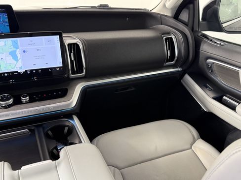 Certified 2025 Ford Expedition Platinum AWD/4WD image 12