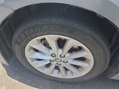 Used 2021 Toyota Corolla LE image 11