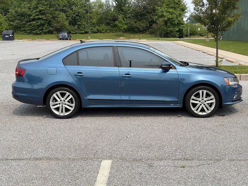 Used 2017 Volkswagen Jetta SEL FWD image 9