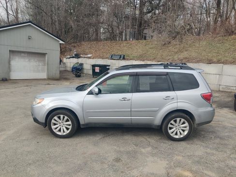 Used 2012 Subaru Forester 2.5X Premium w/ All-Weather Pkg AWD/4WD image 3