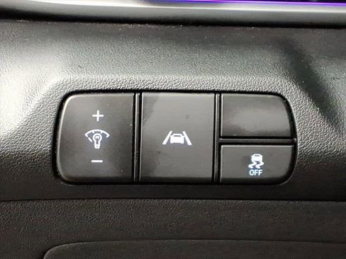 Used 2021 Hyundai Elantra Limited image 17