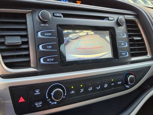 Used 2016 Toyota Highlander LE FWD image 22