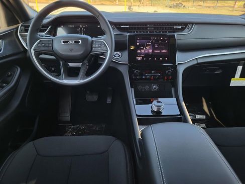 New 2025 Jeep Grand Cherokee L Laredo image 15