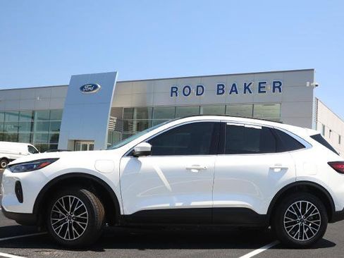 Certified 2025 Ford Escape SE w/ PHEV Premium Package FWD image 3