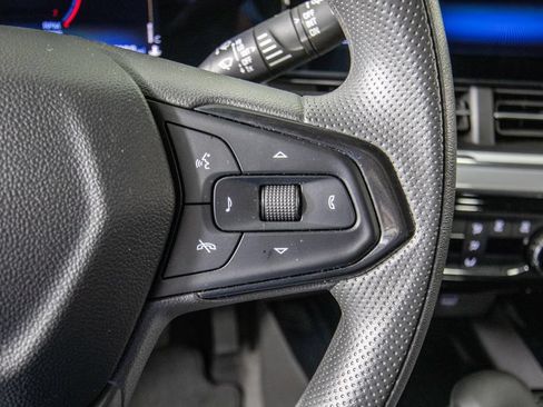 Used 2025 Chevrolet Trax LT FWD image 21