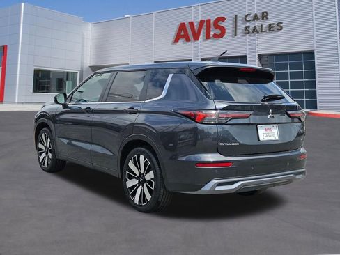 Used 2025 Mitsubishi Outlander SE AWD/4WD image 3
