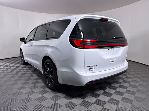 New 2026 Chrysler Pacifica Select image 22