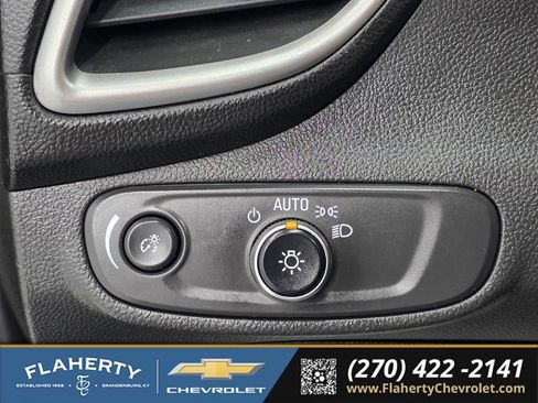 Used 2021 Chevrolet Trax LT w/ LT Convenience Package AWD/4WD image 22
