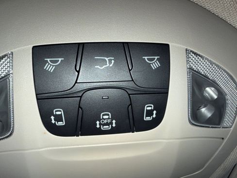 Used 2023 Chrysler Pacifica Touring-L FWD image 46