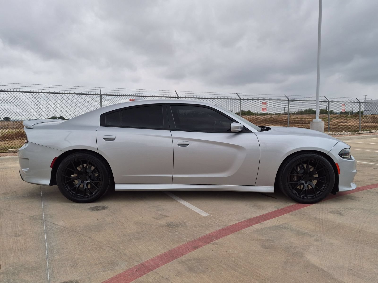 Used 2022 Dodge Charger R/T w/ Performance Handling Group RWD image 2