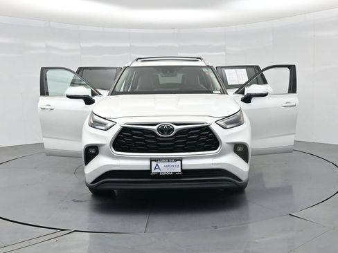 Used 2023 Toyota Highlander XLE AWD/4WD image 33