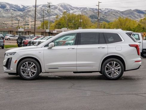 Used 2025 Cadillac XT6 Premium Luxury w/ Technology Package AWD/4WD image 3