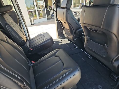 New 2027 Chrysler Pacifica Select FWD image 11
