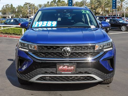 Used 2024 Volkswagen Taos SE image 2