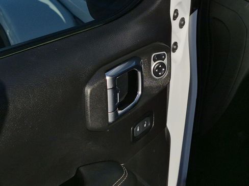 Used 2019 Jeep Wrangler Unlimited Sahara w/ Uconnect 4C Nav & Sound Group AWD/4WD image 12