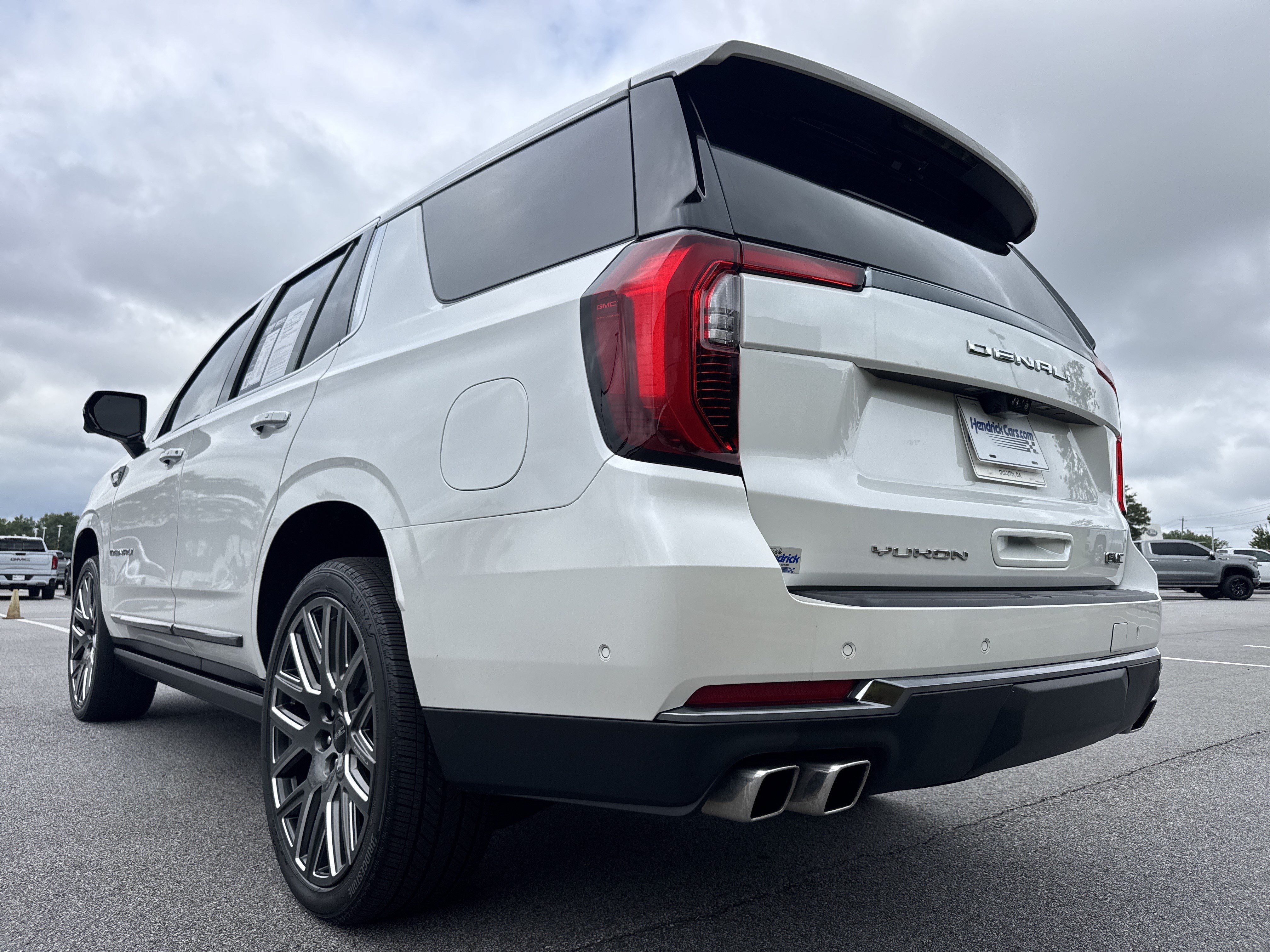 Used 2025 GMC Yukon Denali Ultimate AWD/4WD image 8