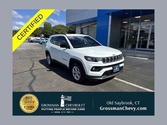 Used 2024 Jeep Compass Latitude w/ Convenience Group AWD/4WD image 1