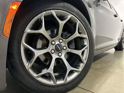 Used 2018 Chrysler 300 S w/ 300S Premium Group RWD image 29
