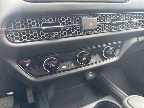 Certified 2025 Honda HR-V Sport image 27