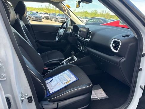 Used 2023 Hyundai Venue Limited FWD image 14