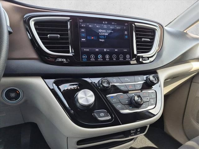 Used 2018 Chrysler Pacifica Touring Plus FWD image 16