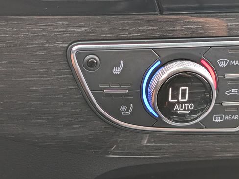 Used 2019 Audi Q7 3.0T Prestige AWD/4WD image 34