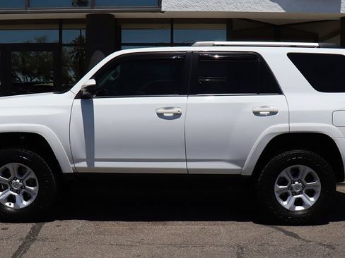 Used 2022 Toyota 4Runner SR5 AWD/4WD image 8