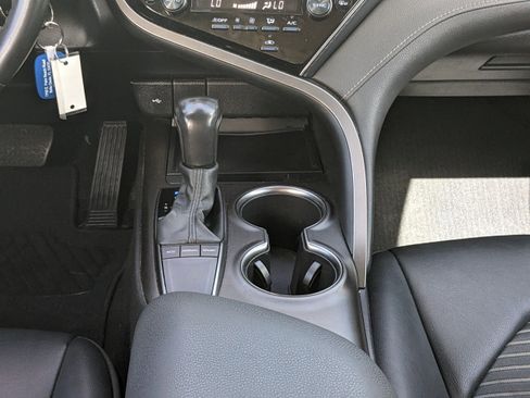 Used 2022 Toyota Camry SE image 16