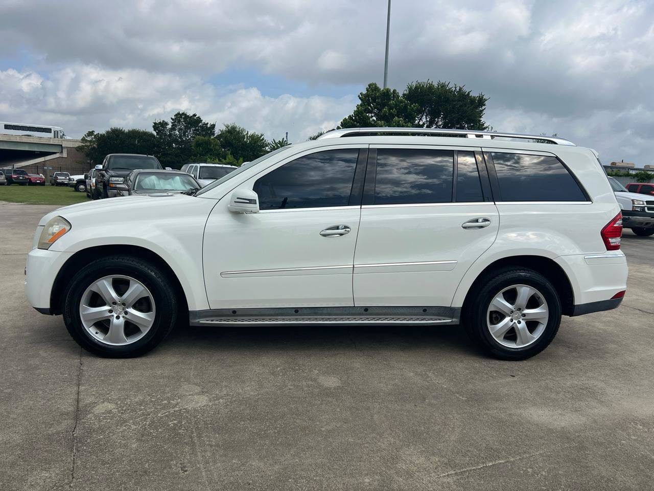 Used 2012 Mercedes-Benz GL 450 4MATIC image 3
