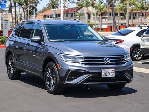 Used 2024 Volkswagen Tiguan SE FWD image 3