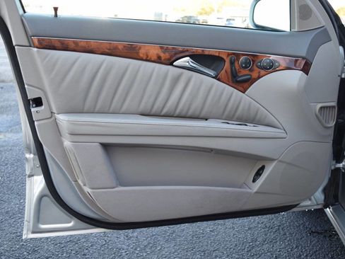 Used 2004 Mercedes-Benz E 500 Sedan image 29