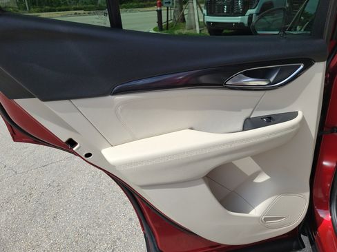 Used 2022 Buick Envision Essence w/ Safety Package image 27