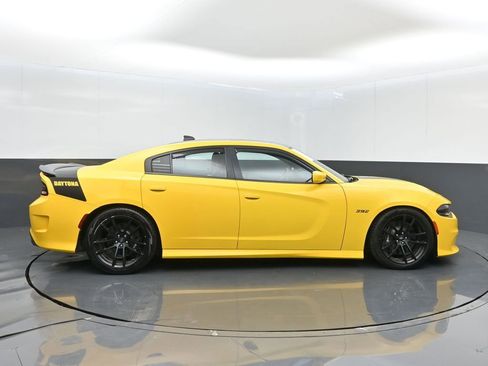 Used 2017 Dodge Charger R/T RWD image 5