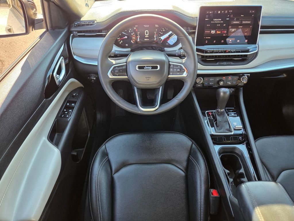 Used 2025 Jeep Compass Limited AWD/4WD image 16