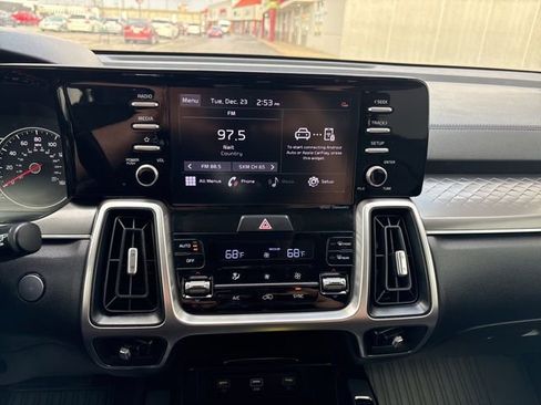 Certified 2021 Kia Sorento S w/ Panoramic Sunroof Package image 12