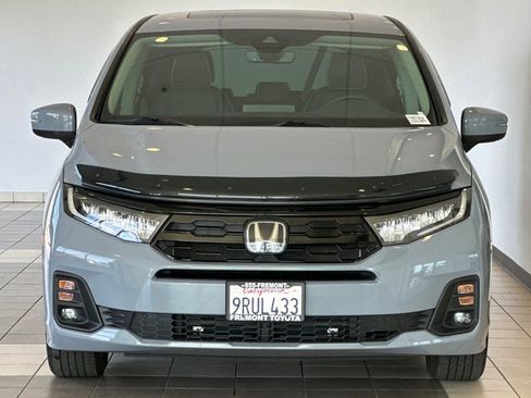 Used 2025 Honda Odyssey Touring image 9