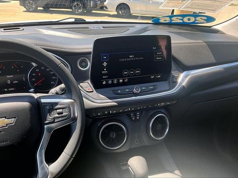 Used 2025 Chevrolet Blazer LT FWD image 9