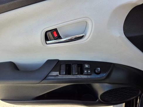 Used 2021 Toyota Prius LE FWD image 17