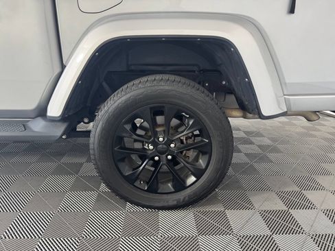 Used 2022 Jeep Gladiator Overland AWD/4WD image 13