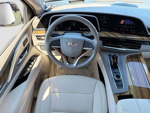 Used 2021 Cadillac Escalade ESV Premium Luxury Platinum image 18