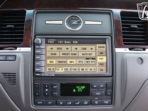 Used 2006 Lincoln Town Car Designer Series image 23